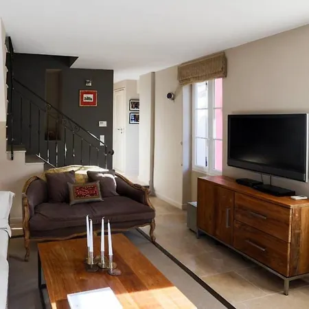 Stunning House In For 4 With Nice Terrace Holiday home Cannes